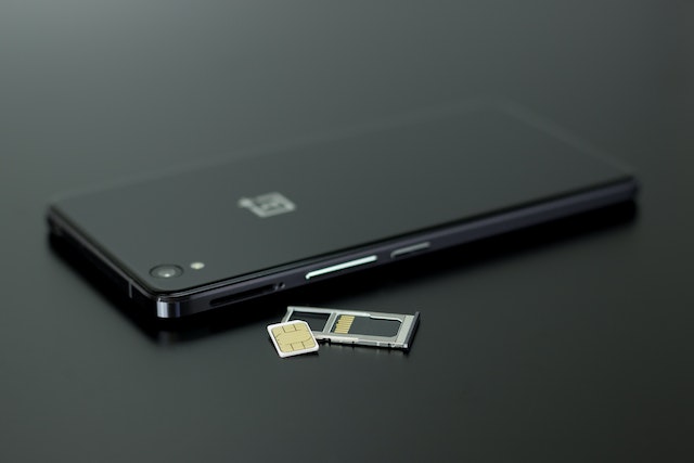 Cómo cambiar la tarjeta SIM de Android o iPhone sin perder datos